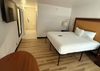 Home Inn Woods Hotel hotel thumbnail 4