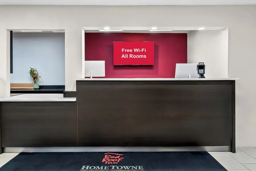 HomeTowne Studios by Red Roof Flint hotel detail image 2