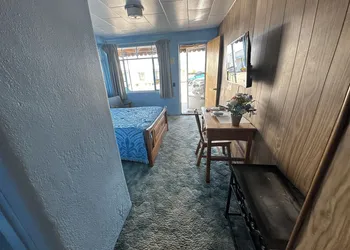 Maverick Motel and Glamp Ground hotel thumbnail 6