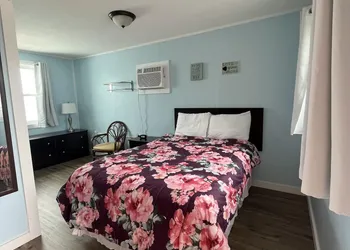 Pete's Lakefront Motel hotel thumbnail 4