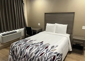 Red Roof Inn Haltom City hotel thumbnail 3