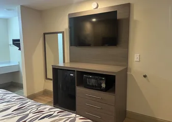 Red Roof Inn Haltom City hotel thumbnail 4