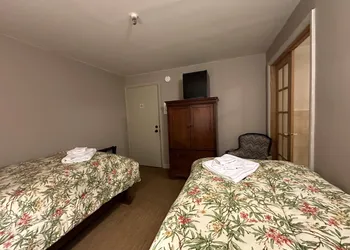 The Oaks B&B Hotel and Spiritual Center hotel thumbnail 5