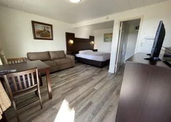 Holiday Motel hotel thumbnail 2