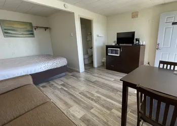 Holiday Motel hotel thumbnail 3