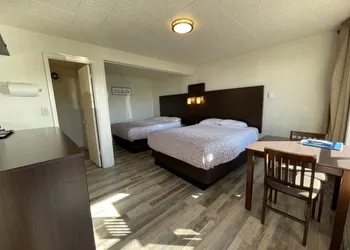 Holiday Motel hotel thumbnail 4