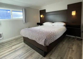 Holiday Motel hotel thumbnail 6