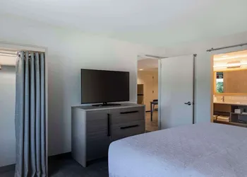 Home2 Suites by Hilton East Haven New Haven hotel thumbnail 8