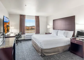 Cobblestone Hotel & Suites - Denmark/Green Bay hotel thumbnail 8