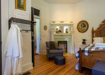 Auburn Bed and Breakfast hotel thumbnail 5
