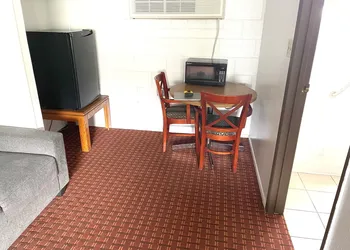 Royal A Motel hotel thumbnail 3