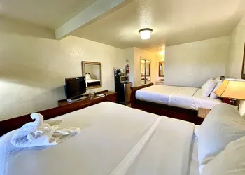 Lake View Queen Guest Room With Two Queens, Sleeper Sofa And Deck Overlooking Lake Ouachita. 1 Bedroom Hotel Room by RedAwning hotel thumbnail 2