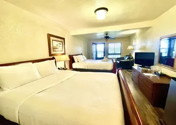 Lake View Queen Guest Room With Two Queens, Sleeper Sofa And Deck Overlooking Lake Ouachita. 1 Bedroom Hotel Room by RedAwning hotel thumbnail 5