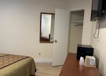 Four Oaks hotel thumbnail 8