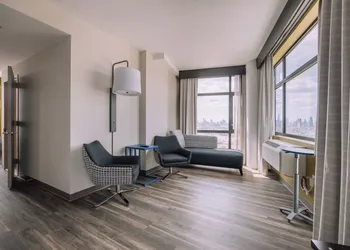 Holiday Inn Express Long Island City E New York by IHG hotel thumbnail 2
