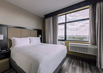 Holiday Inn Express Long Island City E New York by IHG hotel thumbnail 4