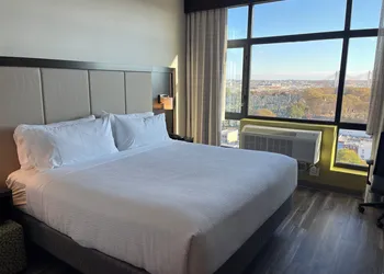 Holiday Inn Express Long Island City E New York by IHG hotel thumbnail 7
