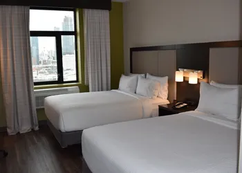 Holiday Inn Express Long Island City E New York by IHG hotel thumbnail 8