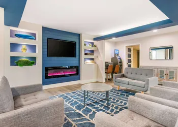 Super 8 by Wyndham Orlando Near Florida Mall hotel thumbnail 5