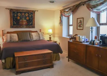 Mountain Creek Tavern hotel thumbnail 4