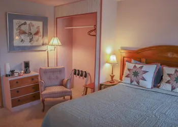 Mountain Creek Tavern hotel thumbnail 5