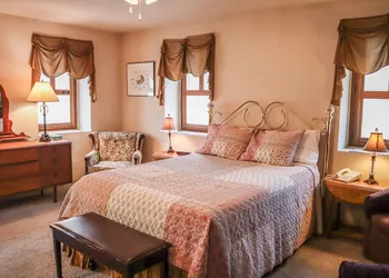 Mountain Creek Tavern hotel thumbnail 7