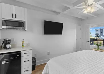 The Beach House Motel & Suites hotel thumbnail 7