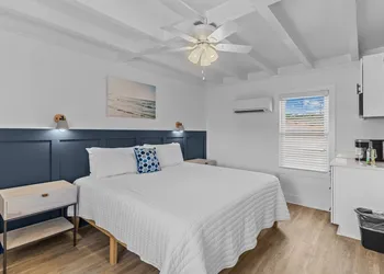 The Beach House Motel & Suites hotel thumbnail 8