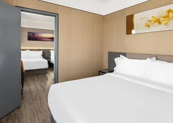Ly New York Hotel hotel thumbnail 7