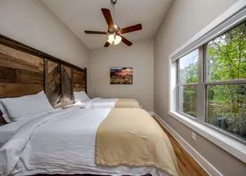 Pilot Cove Forest Lodging hotel thumbnail 2