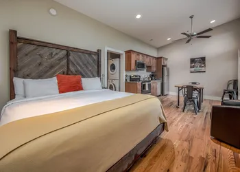 Pilot Cove Forest Lodging hotel thumbnail 4