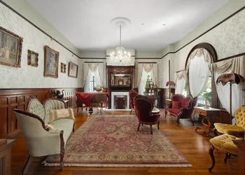 Ross Mansion Bed & Breakfast and Events hotel thumbnail 2