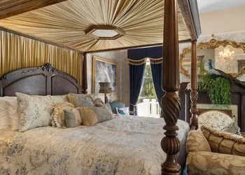 Ross Mansion Bed & Breakfast and Events hotel thumbnail 4