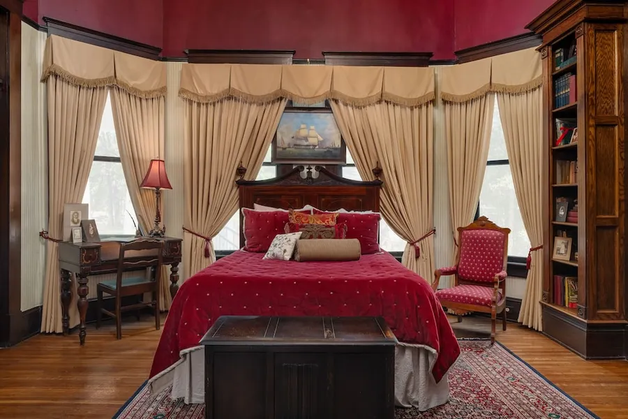 Ross Mansion Bed & Breakfast and Events hotel detail image 6