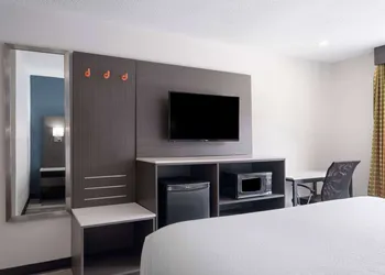 Baymont by Wyndham Indianapolis East hotel thumbnail 8