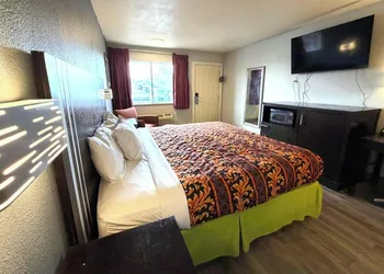 Regency Inn Three Rivers I-37 hotel thumbnail 5
