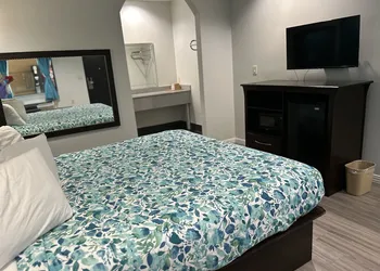 Regency Inn and Suites hotel thumbnail 3