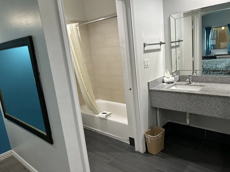 Regency Inn and Suites hotel detail image 6