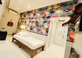 Red Door Inn hotel thumbnail 3