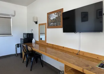 Eastern Sierra Motor lodge hotel thumbnail 2