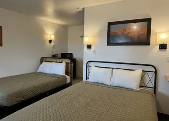Eastern Sierra Motor lodge hotel thumbnail 3