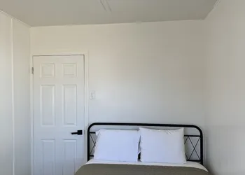 Eastern Sierra Motor lodge hotel thumbnail 6