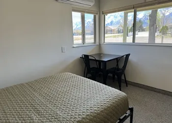 Eastern Sierra Motor lodge hotel thumbnail 7