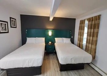 Village Motel By OYO Clinton hotel thumbnail 4