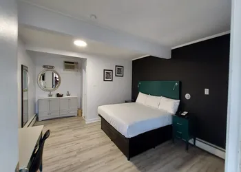 Village Motel By OYO Clinton hotel thumbnail 7