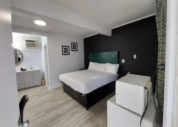 Village Motel By OYO Clinton hotel thumbnail 8