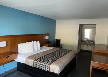 Rodeway Inn Commerce hotel thumbnail 7