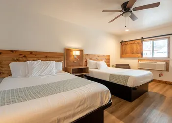 Springs Lodge & Cafe hotel thumbnail 6