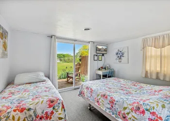 Sunset Acres Motel hotel thumbnail 3