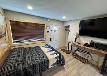 Sleepy Bear Inn hotel thumbnail 7